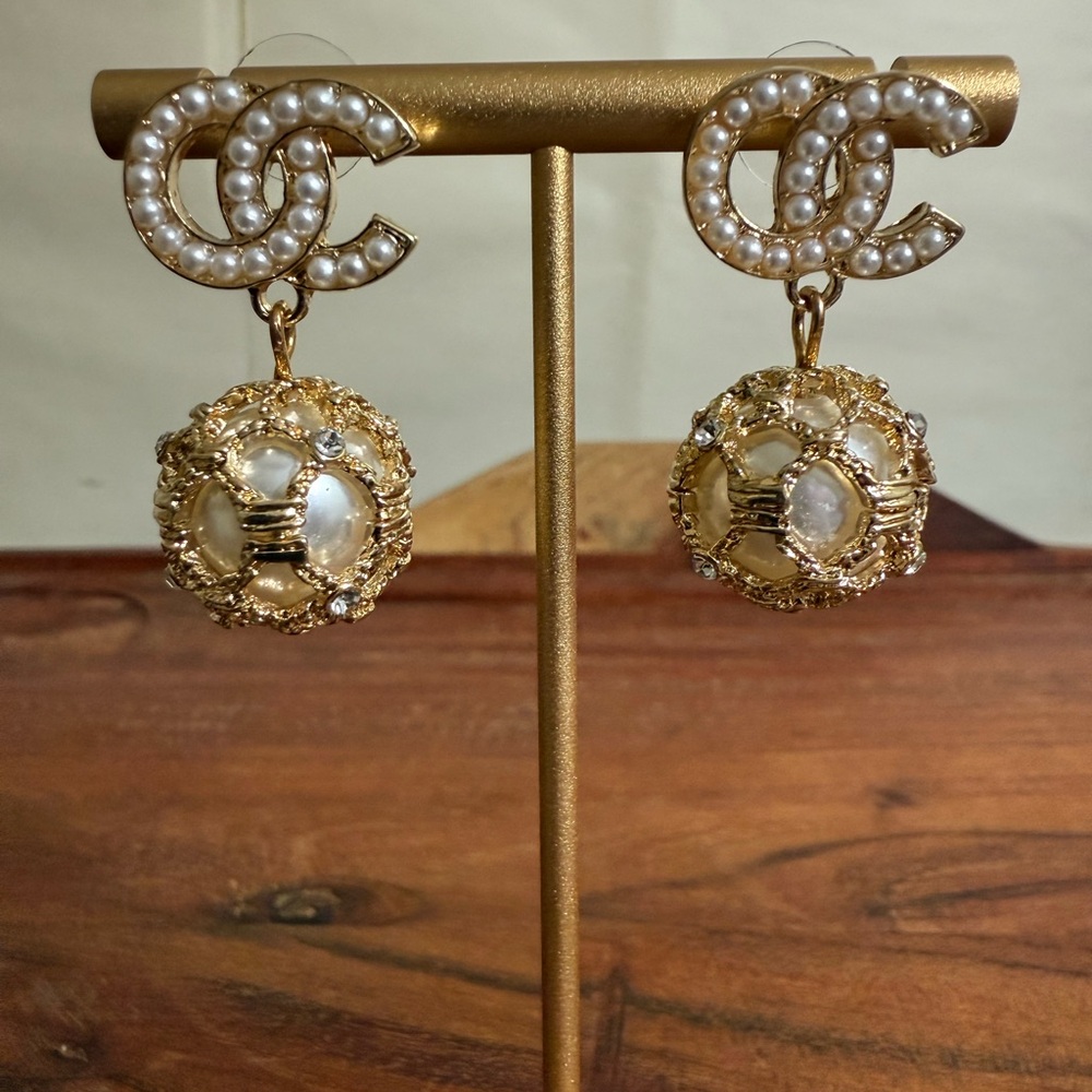 Women’s Elegant Gold and Pearl Drop Earrings Double C Faux Pearl Earrings Gift - Picture 1 of 8